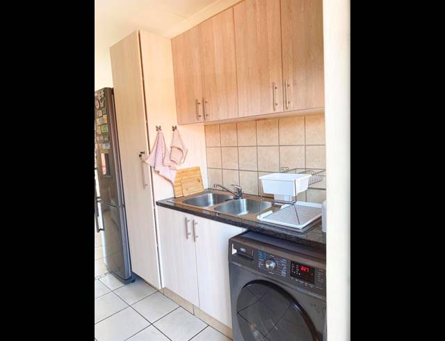 2 BEDROOM TOWNHOUSE FOR SALE IN PRIMROSE HILL